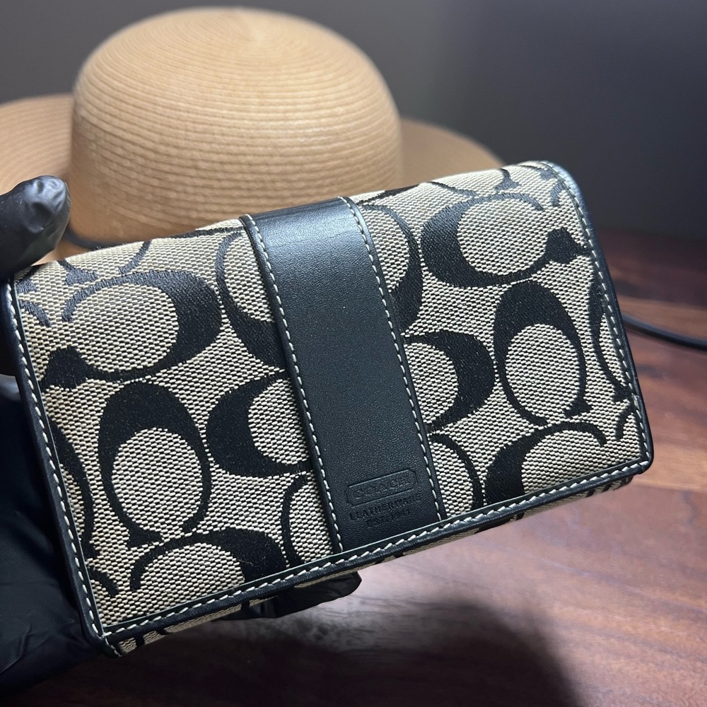 Coach Leatherware Snap zippy wallet